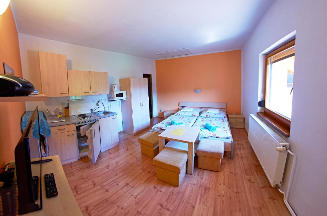 Vila Rhea Vazec Bagian luar foto